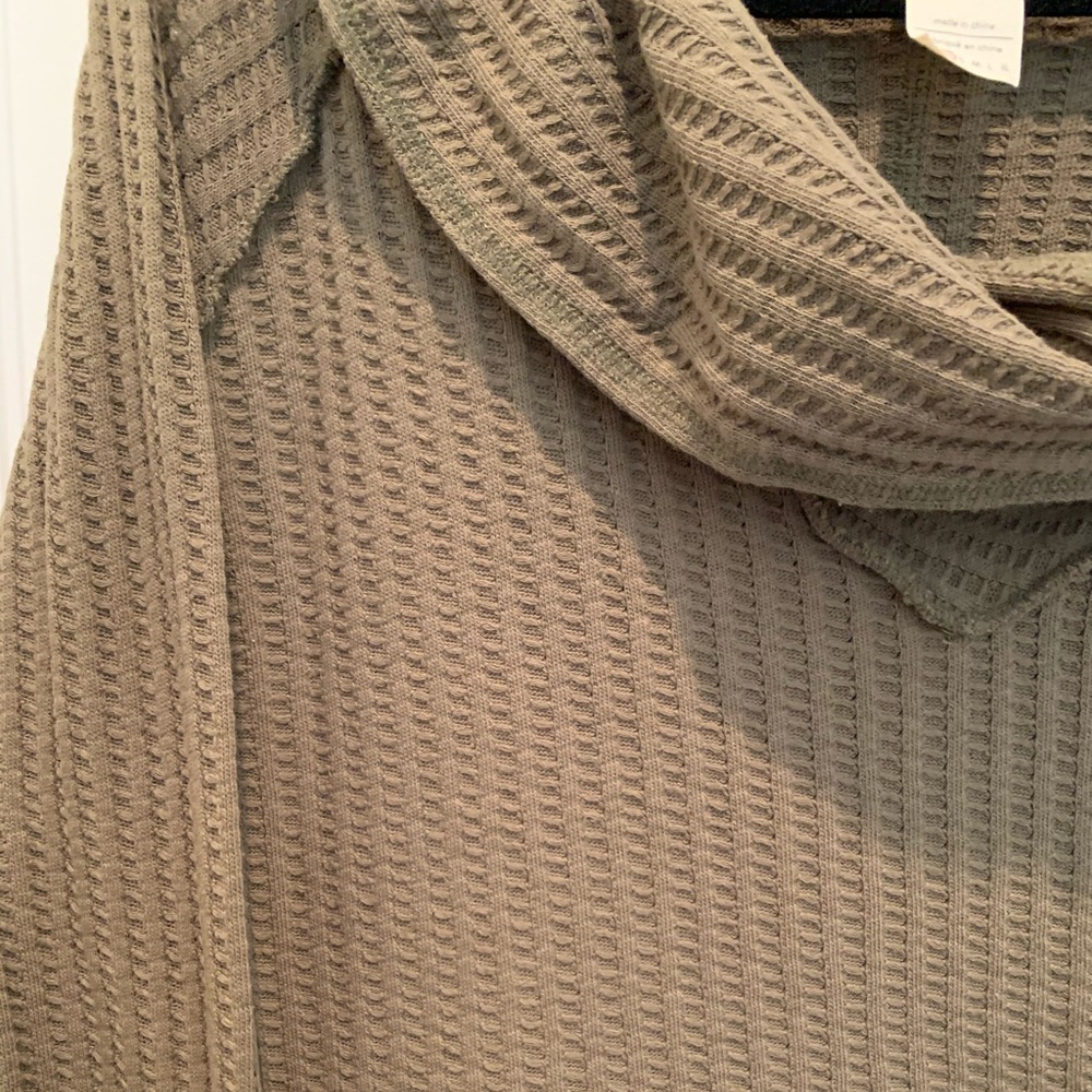 We The Free Wildcat Cowl Neck Thermal - Picture 2 of 5